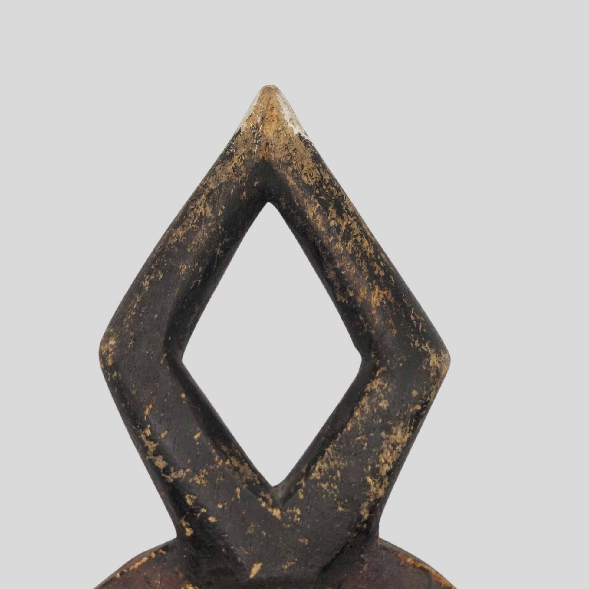 Decorative mask with a geometric design on a grey background