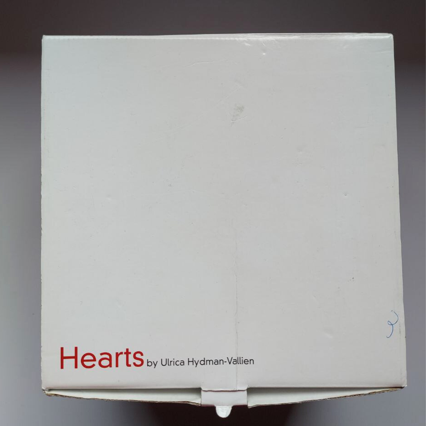 White box with 'Hearts by Ulrica Hydman-Vallien' text on a grey background